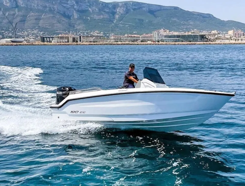 Стъклопластова лодка 5,80 метра COMPASS 190CC 
