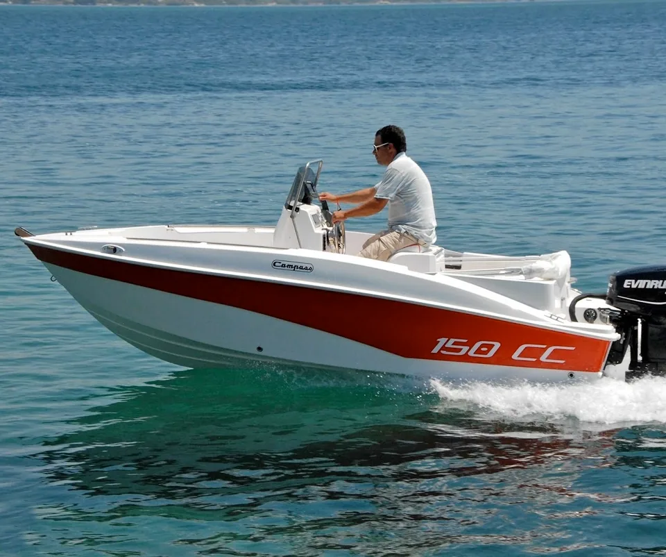Стъклопластова лодка 4,50 метра COMPASS 150 CC