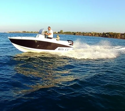 Стъклопластова лодка 5,00 метра COMPASS 165 CC